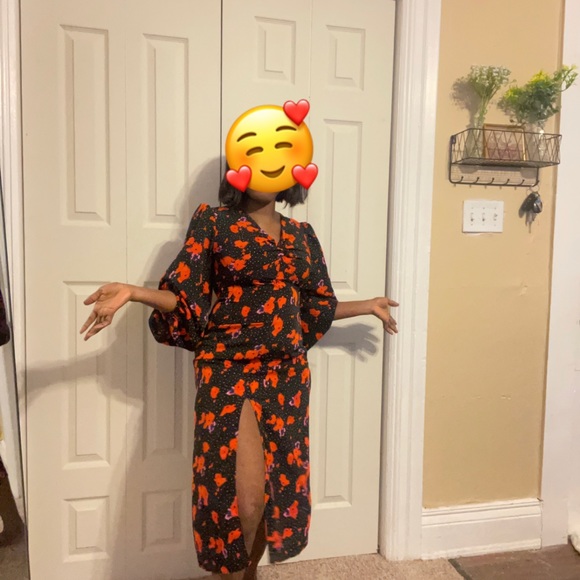 Dress with side slit - Picture 5 of 6